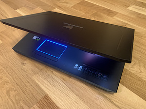 Acer Predator Helios 500 (1 foto / 3)