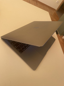 MacBook Air Retina (2019) (1 foto / 3)