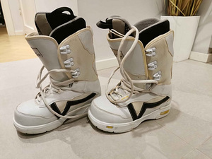 Naiste lumelauasaapad Vans (1 foto / 2)