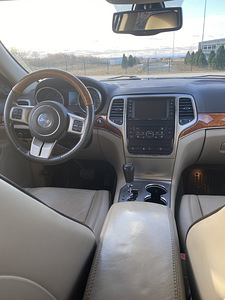 Jeep Grand Cherokee (6 foto / 10)