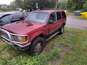 Ford Explorer (6 фото из 9)