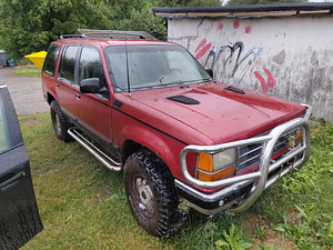 Ford Explorer (9 фото из 9)