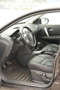 Nissan Qashqai Acenta 4x4 dCi 1.6 R4 96kW (9 foto / 15)