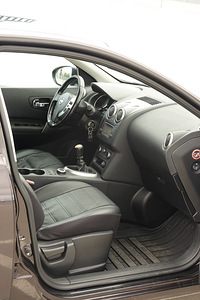 Nissan Qashqai Acenta 4x4 dCi 1.6 R4 96kW (12 foto / 15)