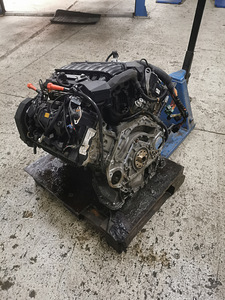 Двигатель BMW v8 n62b40 (2 фото из 5)