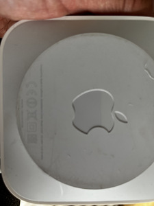 Рутер apple (2 фото из 2)