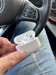 AirPods pro (1 foto / 2)