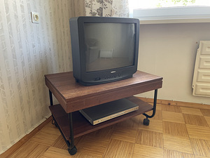Anda ära telerilaud, teler, DVD-mängija (1 foto / 1)