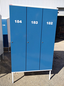 Metallist garderoobikapp (2 foto / 2)