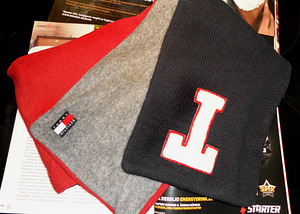 Tommy Hilfiger soe bordoo-sinine meeste sall, uus (1 foto / 3)