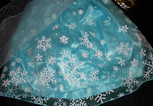 Frozen Elsa uus komplekt- kleit+aksessuarid (104-110) (7 foto / 10)