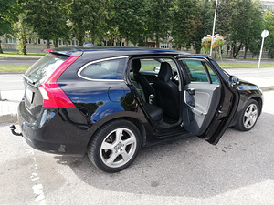 Продам VOLVO V 60 (2 фото из 3)