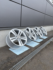 21-дюймовые диски Mallory для Volkswagen Touareg (1 фото из 8)