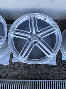 Оригинальные диски Audi 20" (2 фото из 7)