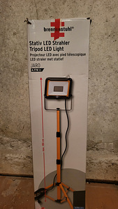 M: Statiivil valgusti 50w (1 foto / 3)