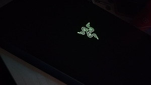 Razer blade 15 / i7 9750H / RTX 2060 / 16gb RAM / 144HZ (2 foto / 5)