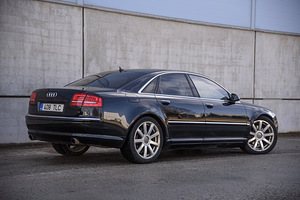 AUDI A8 4.1 V8 240kw (4 foto / 11)