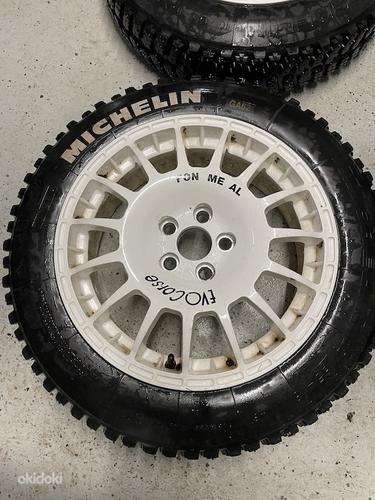 Диски 5x100 16x5.5" EVOcorse с шипами + шипованные шипы Michelin (фото #3)