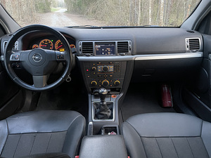 Opel Vectra 2007a 1.9TDi 88kw Manuaal (7 foto / 8)