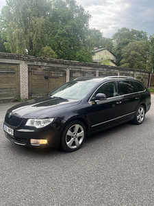 Продам Škoda Superb Combi (2 фото из 11)