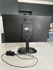 Продается 24-дюймовый монитор LG (2 фото из 3)