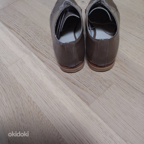 Женские лакированные туфли 37 размер (фото #3)