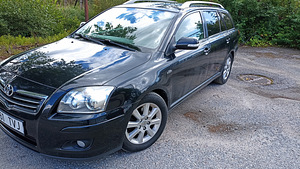 Toyota Avensis (1 foto / 8)