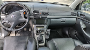 Toyota Avensis (5 foto / 8)