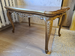 Красивый стол . (3 фото из 3)