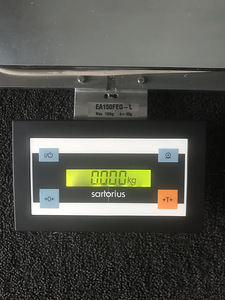Sartoriuse электронные напольные весы max 150 kg (5 фото из 8)