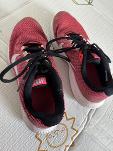 Naiste Nike tossud (1 foto / 4)
