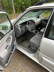 Suzuki Grand Vitara 2.0 94kW varuosadeks (4 foto / 4)