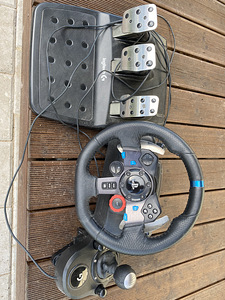 Рулевое колесо Logitech G29, педали и рычаг переключения передач (1 фото из 1)