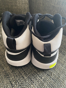 Кроссовки Nike (5 фото из 6)