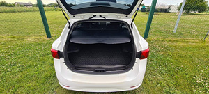 Toyota Avensis (11 foto / 11)