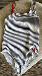 Ujumistrikoo 2 tk, s.134-140 (3 foto / 4)