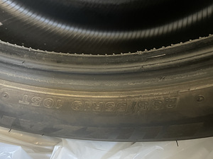 Bridgestone Blizzard 235/55 R19 (4 foto / 4)