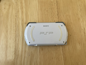 Sony PSP GO (2 foto / 3)