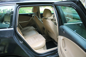 Volkswagen Passat B6 2.0TDI DSG 125kW (8 foto / 10)