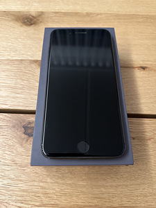 iPhone 8 Plus 64 ГБ (4 фото из 4)