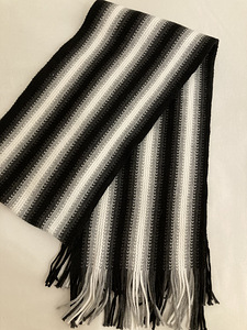 Новый шарф, длина 102 см, ширина 19 см