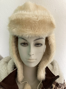 Pidulik komplekt seelik ja top sädelevate detailidega (5 foto / 5)