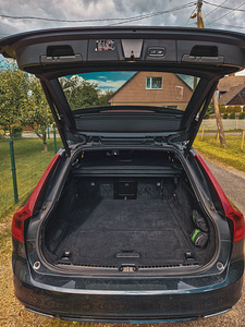 Volvo V90 R-Design 2.0 D5 173kW (15 foto / 15)