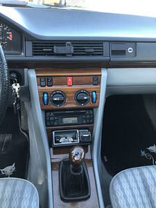 Mercedes-Benz w124 230E (14 foto / 15)