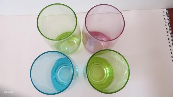 Mitmevärvilised klaasid. 13,5 cm x 5,0 cm. (foto #2)