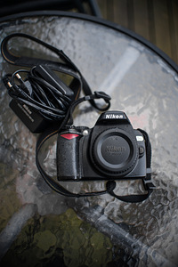 Продается зеркальная камера Nikon (3 фото из 3)