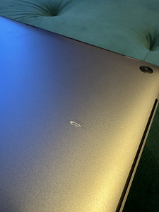 MacBook Pro 15-inch 2018 - i9, 32GB, 256GB (4 foto / 5)