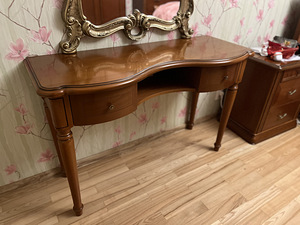 Elegantne Itaalia peegli laud (1 foto / 2)