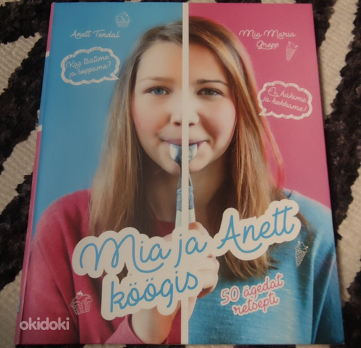 Mia ja Anett köögis
