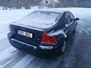 Volvo S60 2004 (4 foto / 6)